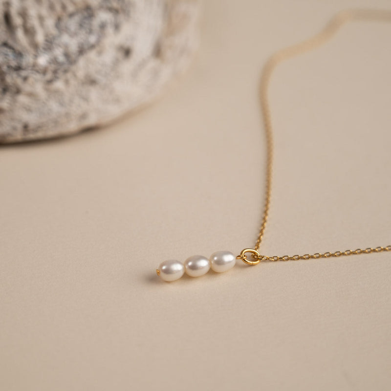 FILIPPA WHITE PEARL GOLDEN NECKLACE