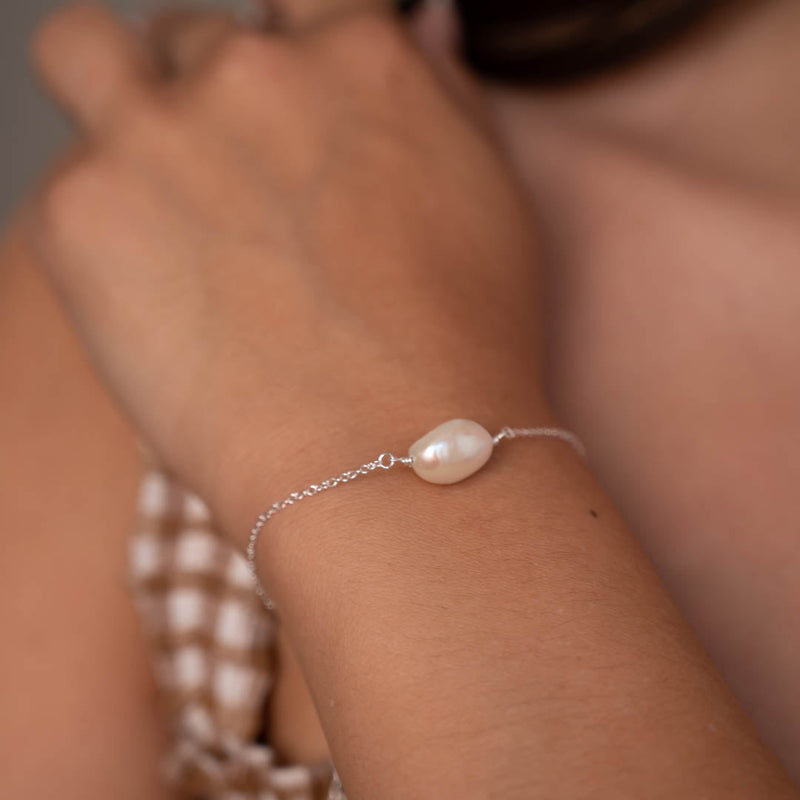 NOELLA PEARL SILVER BRACELET