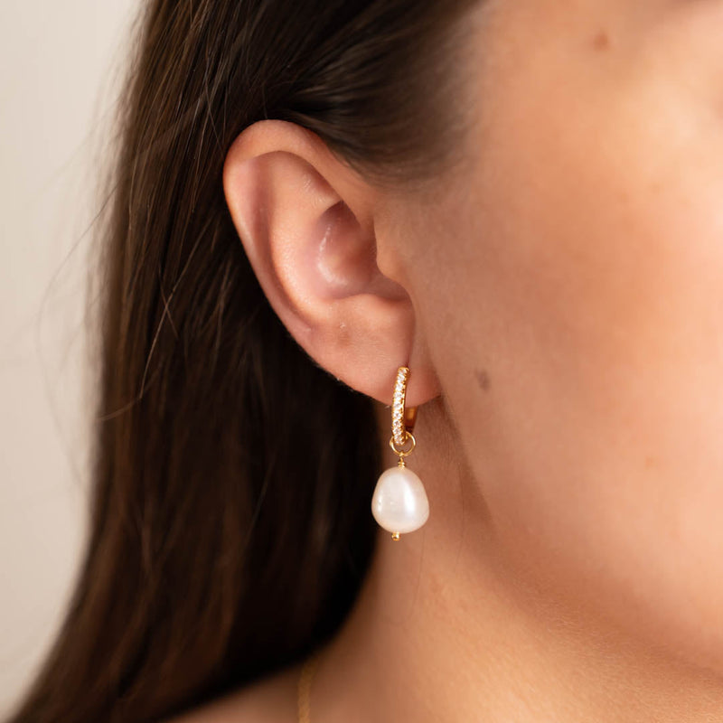NOELLA PEARL GOLDEN ZIRCONIA CREOL EARRING