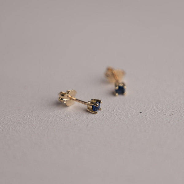 SIMPLE GEM SAPPHIRE SOLID GOLD STUD EARRING