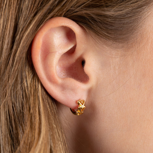AMARA GOLDEN HUGGIE EARRING