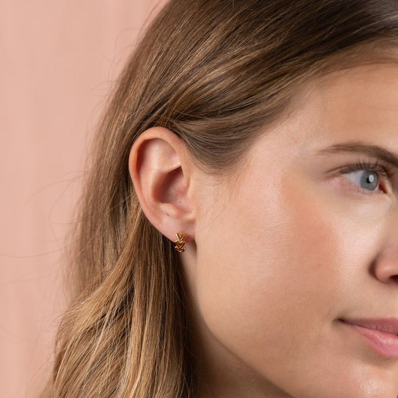 AMARA GOLDEN HUGGIE EARRING