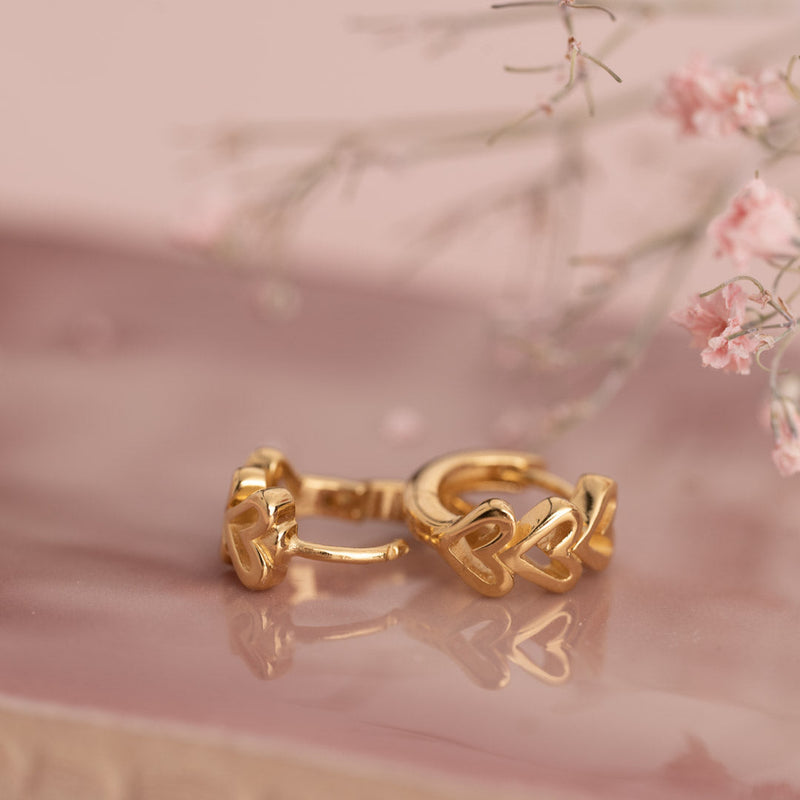 AMARA GOLDEN HUGGIE EARRING
