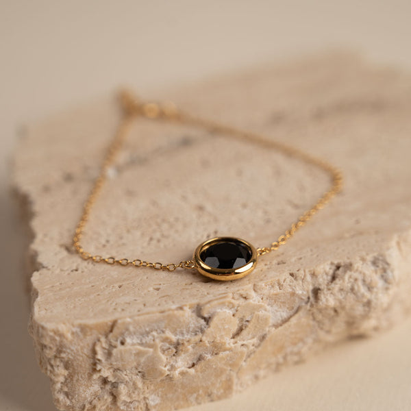 AVA BLACK ONYX GOLDEN BRACELET