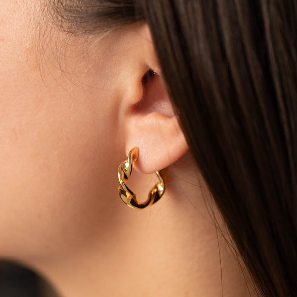 CARLI GOLDEN CREOL EARRING