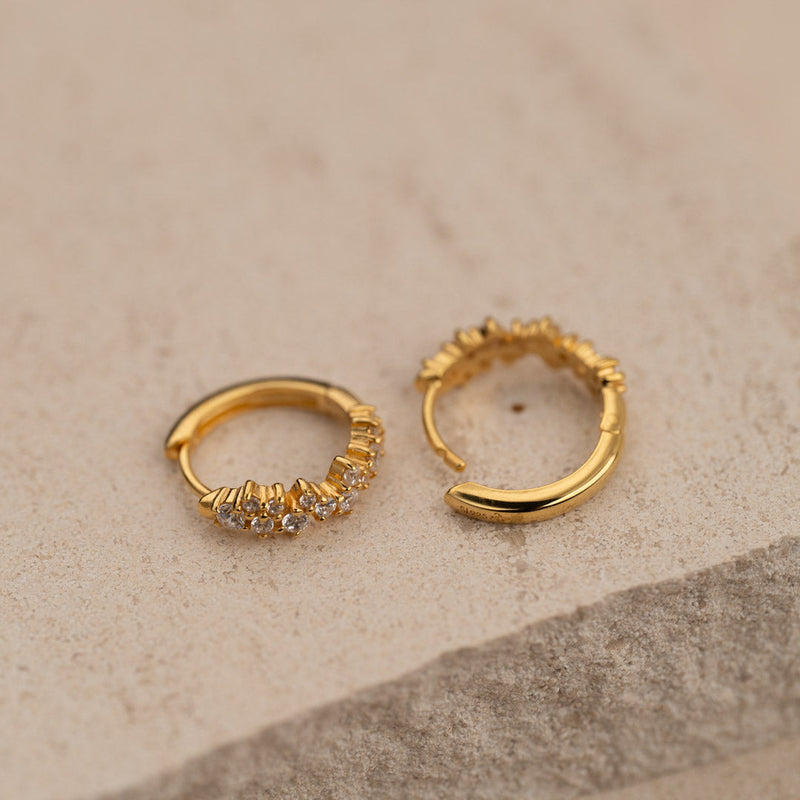 CLAIR CRYSTAL GOLDEN SMALL HUGGIE EARRING
