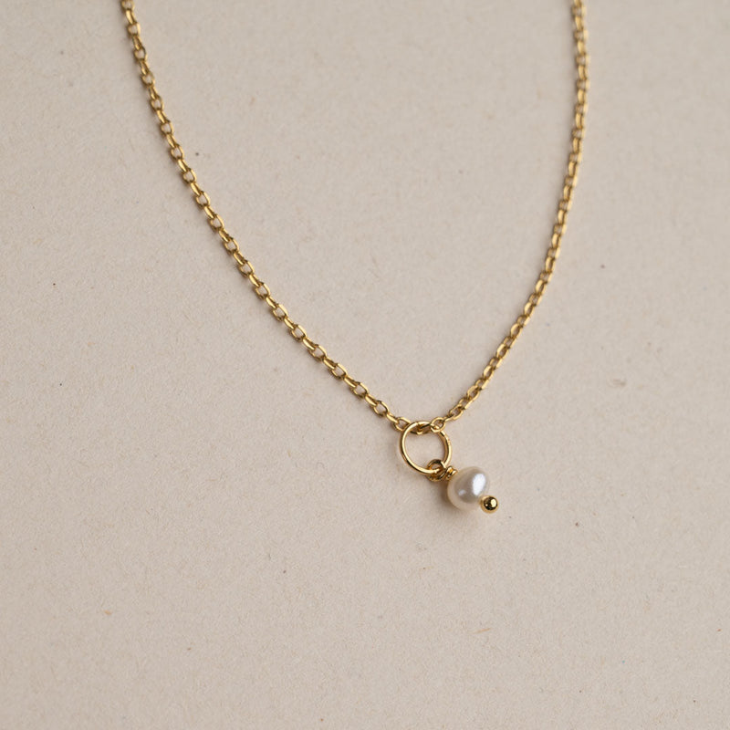 DARIA PEARL GOLDEN PENDANT