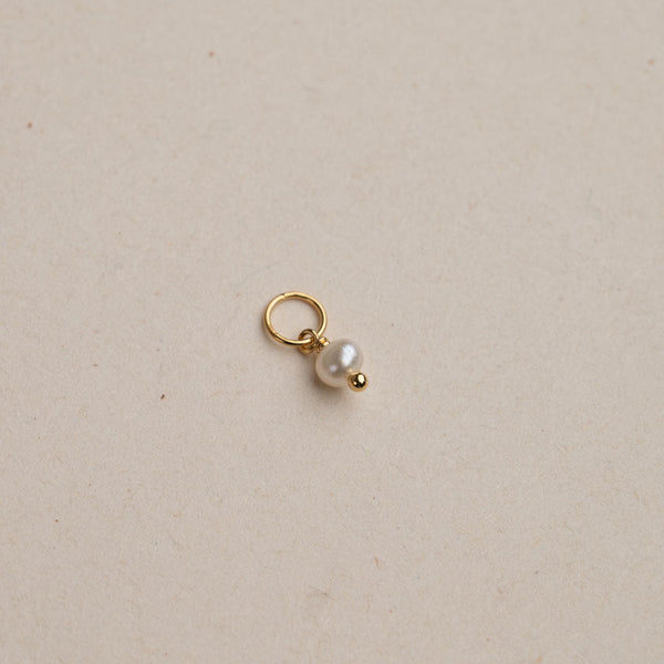 DARIA PEARL GOLDEN PENDANT