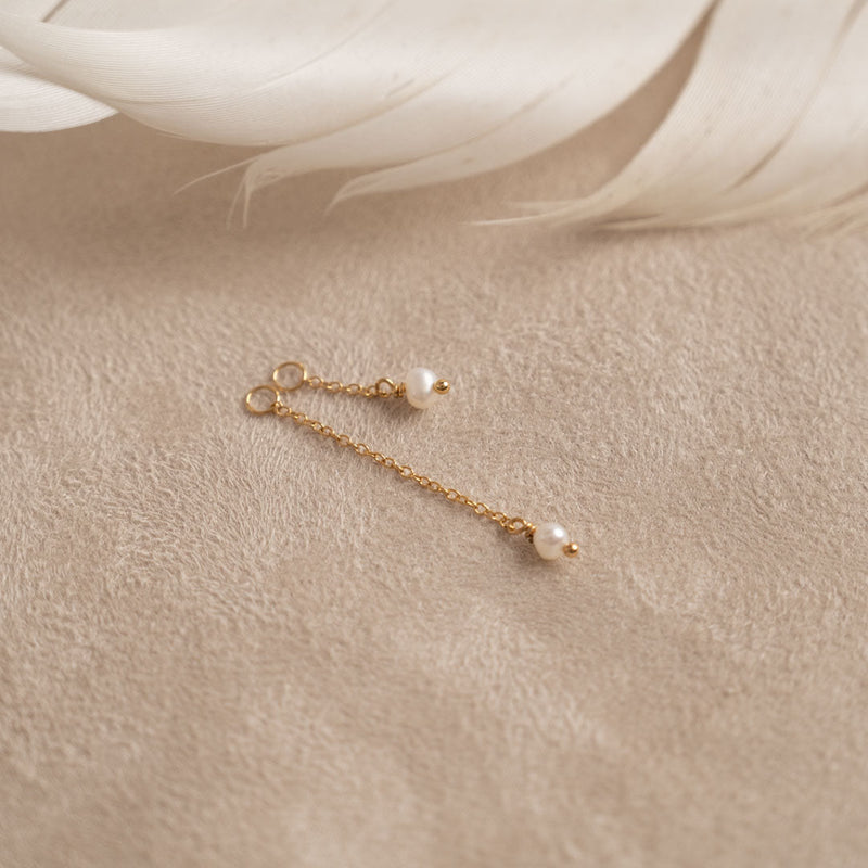 ELISA PEARL GOLDEN EARRING CHARM