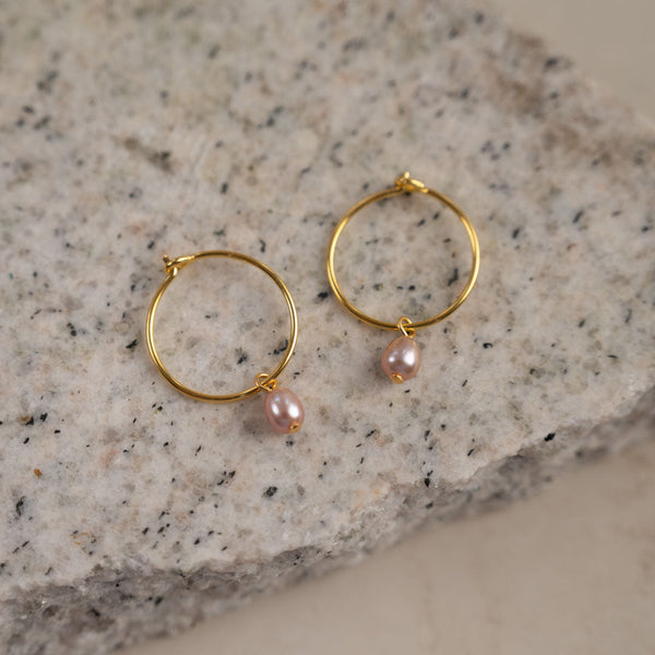 ELLIE ROSE PEARL GOLDEN CREOL EARRING