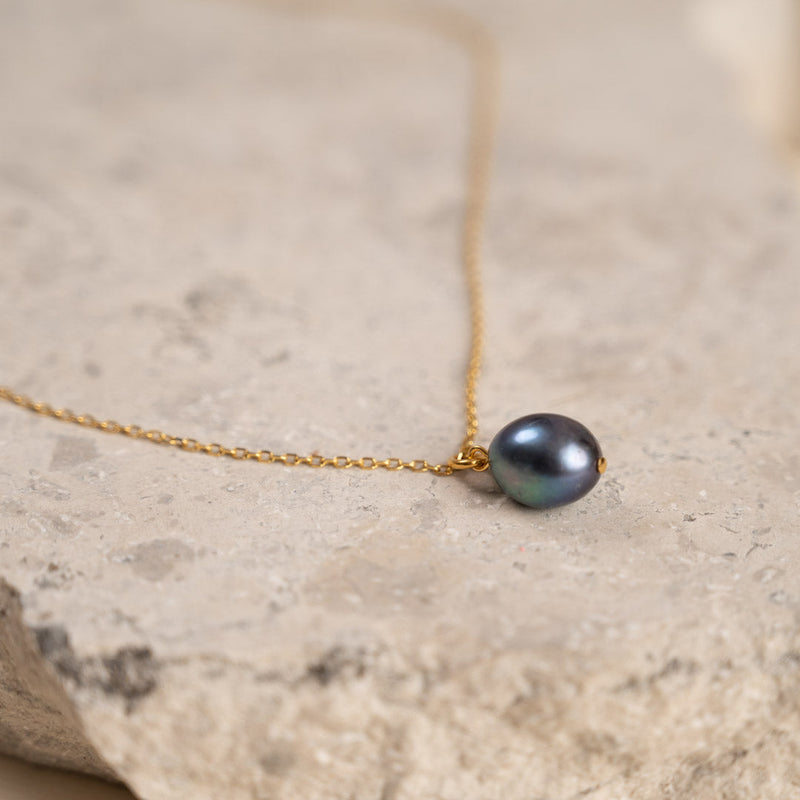 ELSA DARK GREY BAROQUE PEARL GOLDEN PENDANT