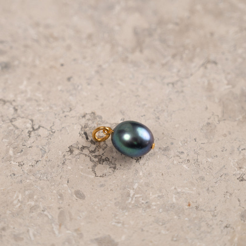ELSA DARK GREY BAROQUE PEARL GOLDEN PENDANT