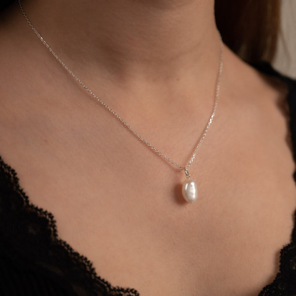 ELSA WHITE BAROQUE PEARL SILVER NECKLACE