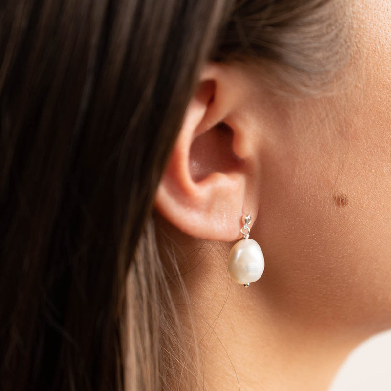 ESTELLE PEARL SILVER EARRING