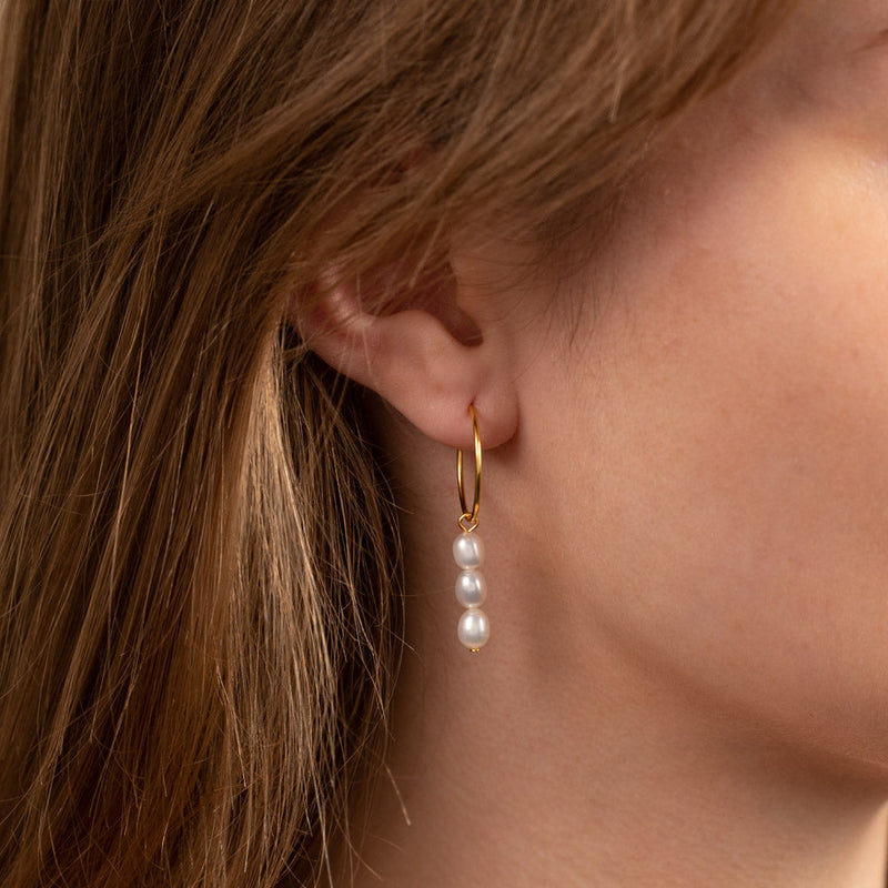FILIPPA WHITE PEARL GOLDEN CREOL EARRING