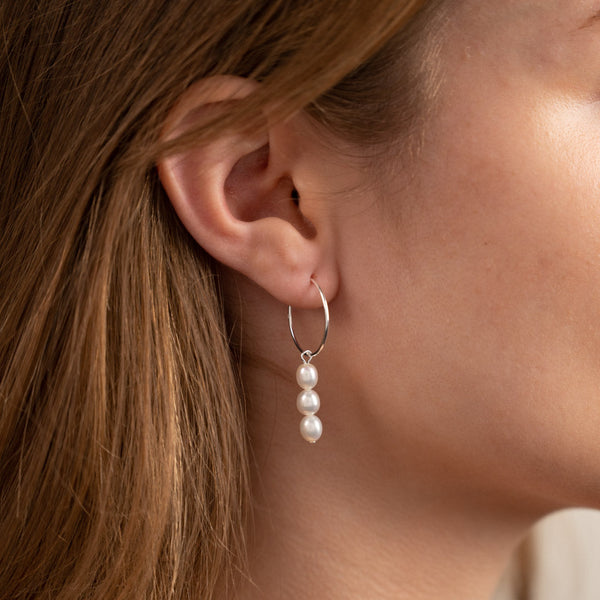FILIPPA WHITE PEARL SILVER CREOL EARRING