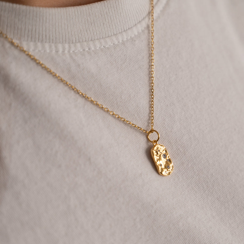 KAREN CRYSTAL GOLDEN PENDANT