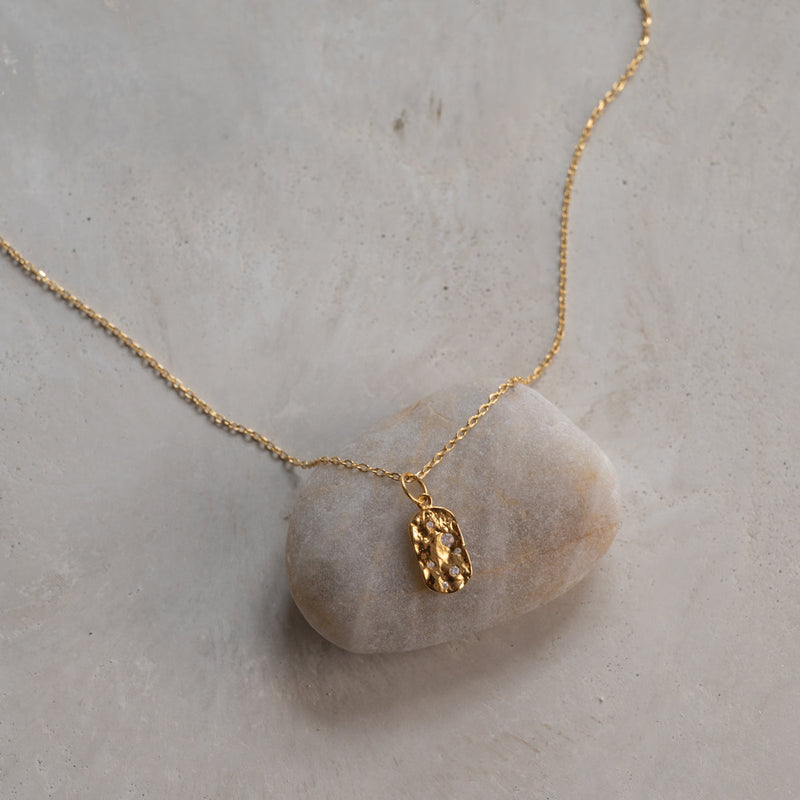 KAREN CRYSTAL GOLDEN NECKLACE