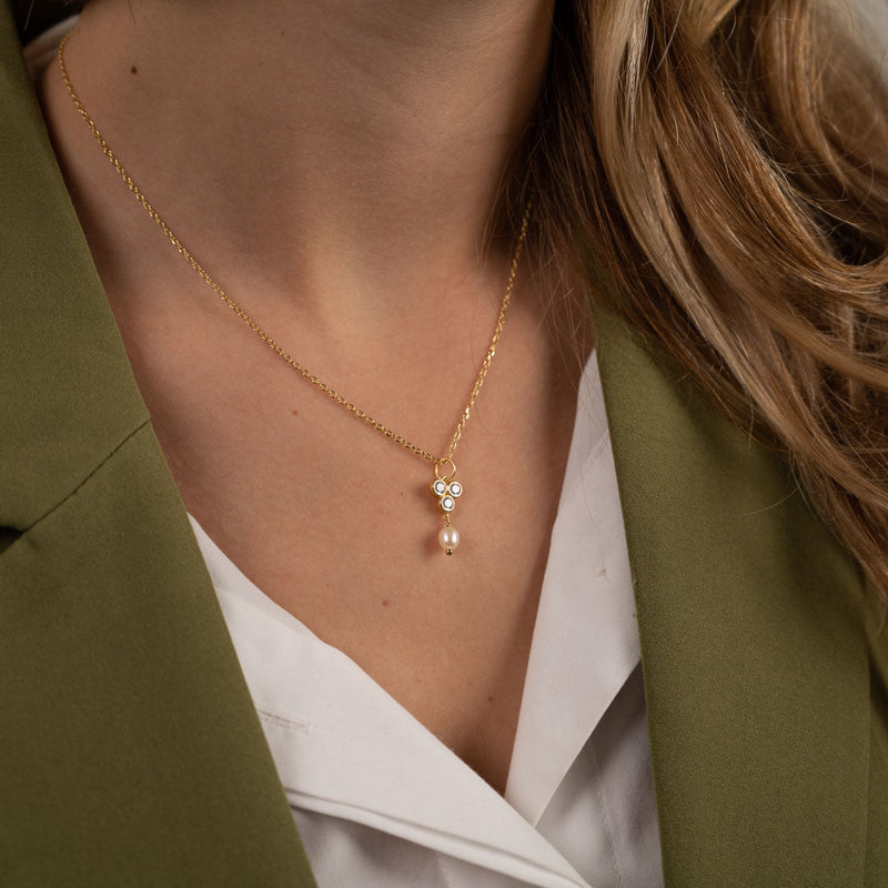 LOUISE PEARL GOLDEN NECKLACE