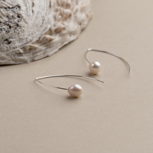 MARGIT PEARL SILVER EARRING