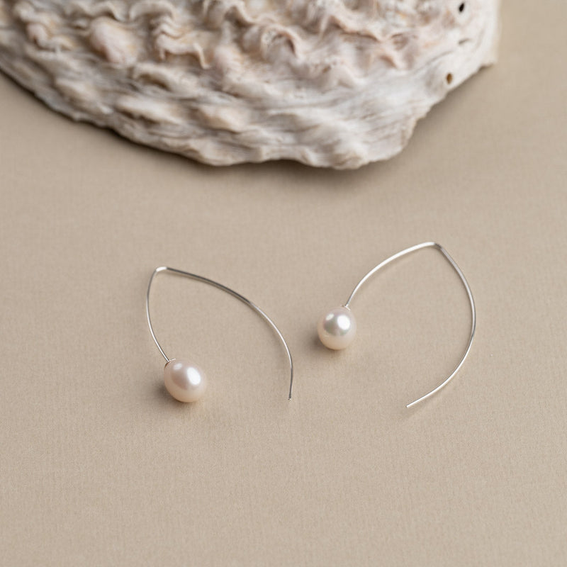 MARGIT PEARL SILVER EARRING