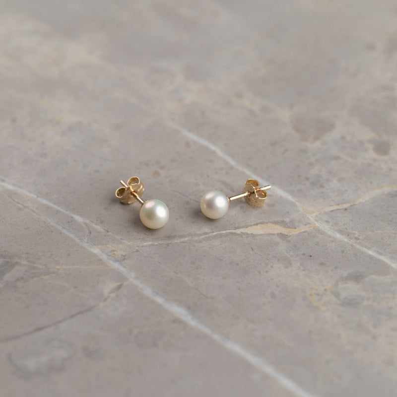 MARGOT PEARL SOLID GOLD STUD EARRING - 5mm