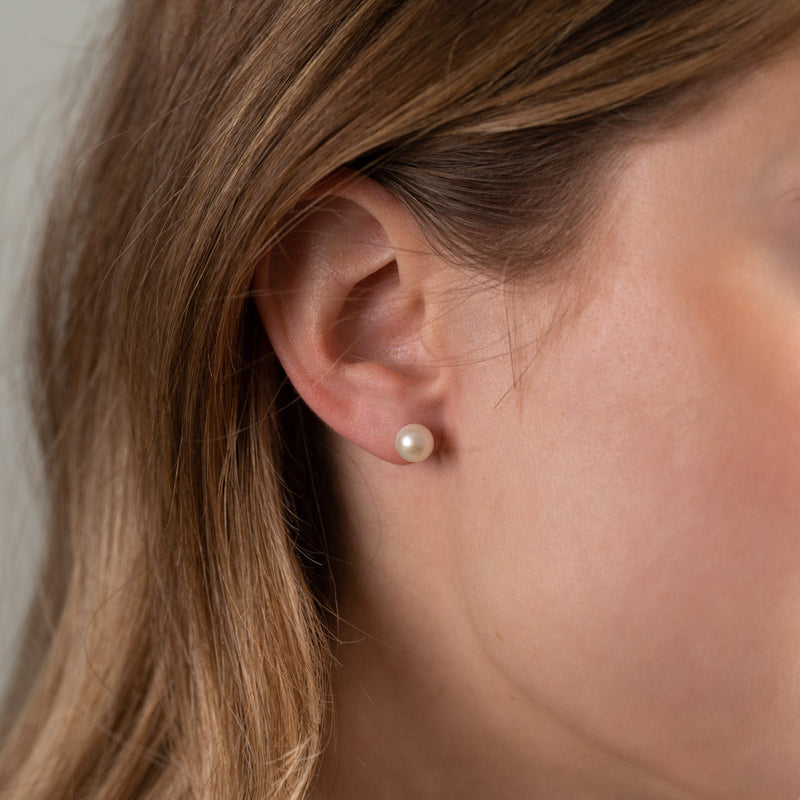 MARGOT PEARL SOLID GOLD STUD EARRING - 7mm