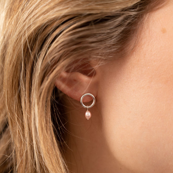 MONA ROSE PEARL SILVER EARRING