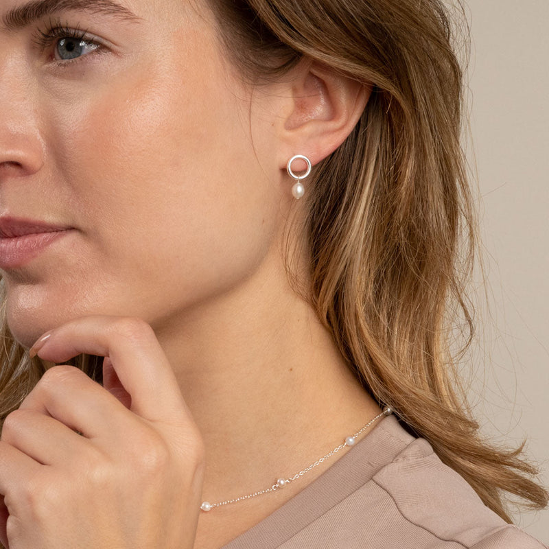 MONA WHITE PEARL SILVER EARRING