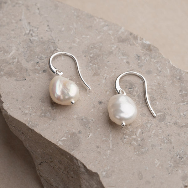 NOELLA PEARL SILVER HOOK EARRING