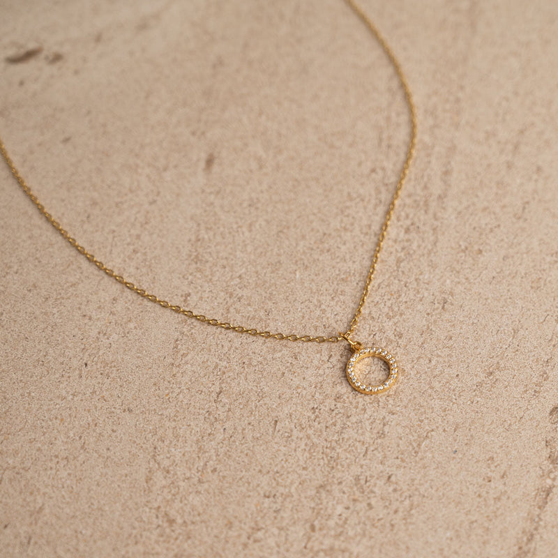ROBERTA CRYSTAL GOLDEN NECKLACE