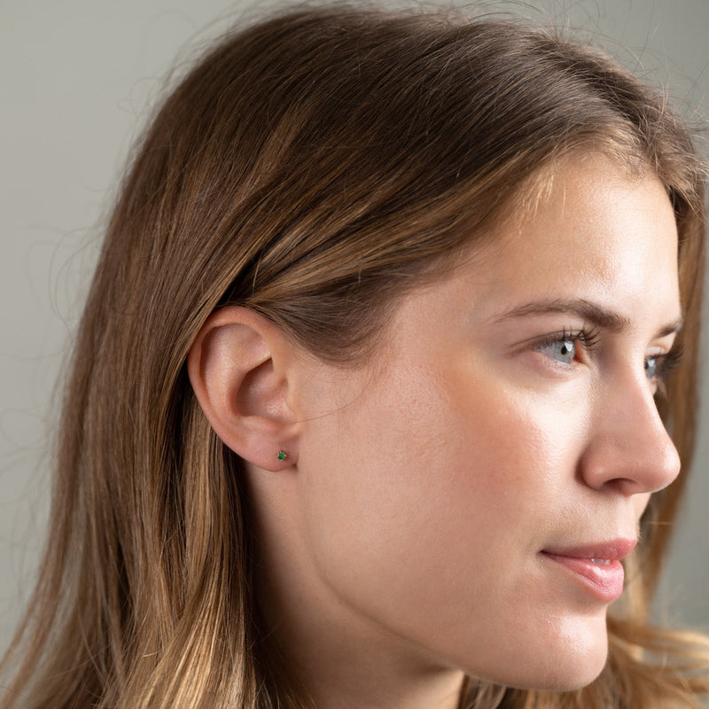 SIMPLE GEM EMERALD SOLID GOLD STUD EARRING