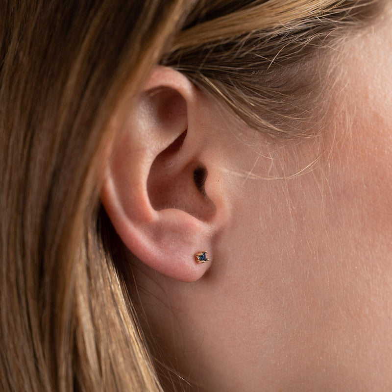 SIMPLE GEM SAPPHIRE SOLID GOLD STUD EARRING